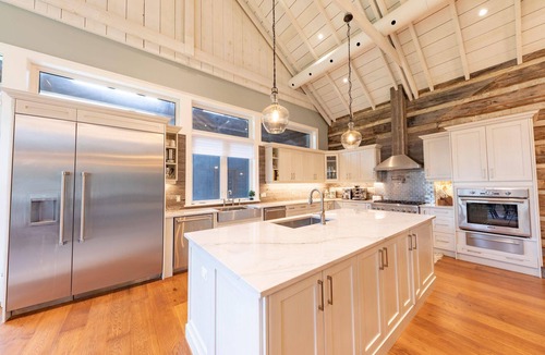Clearview House | Stunning 6+ bdrm, 4 bath log cabin with spectacular large addition.