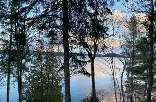 Huntsville House | Stunning All-Seasons Muskoka Lakefront Cottage