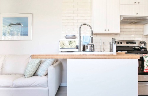 Victoria House | Stunning Beach Front Suite 15min To Downtown!