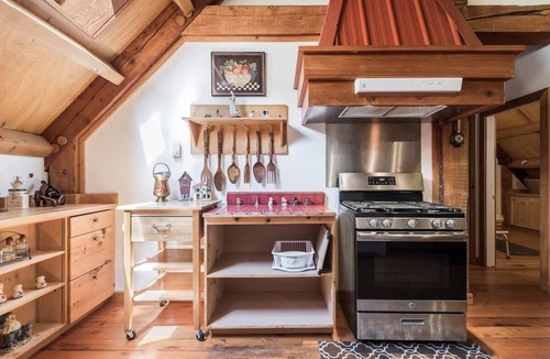 Hope Cabin | Stunning cabin, rustic decorations, great view of Mts., expansive patio