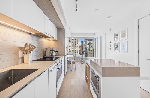 Montreal Apartment | Stunning city views luxurious condo in Montreal w/balcony & office space