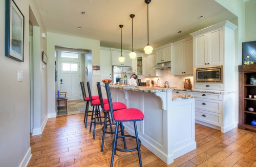 Regional District of Nanaimo House | Stunning Cottage in Quiet Community by the Beach!