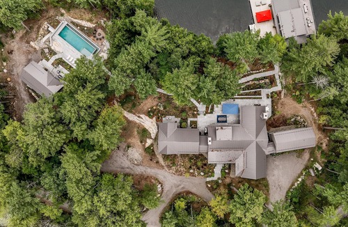 Muskoka Lakes Villa | Stunning Estate with Pool House & Boathouse Accommodations! Central Lake Joe!