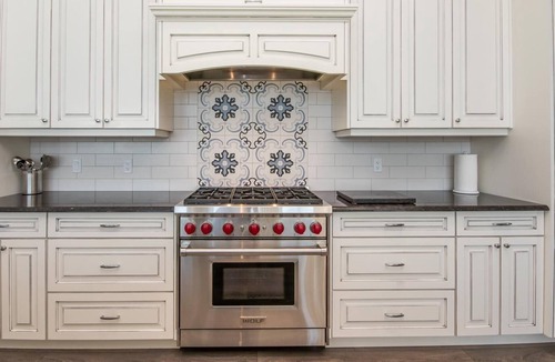 Vernon House | Stunning Kalamalka Lake View Home