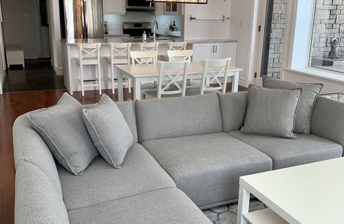 Collingwood Ski Chalet | STUNNING LAKEFRONT VIEWS. Beautiful, ground floor unit. Lighthouse Point.