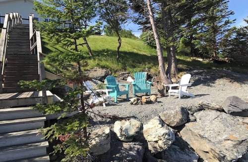 Burnt Cove House | Stunning Lakeside Retreat in Tors Cove – Nature Lover’s Paradise!