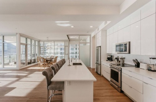 Cultural District Condo | STUNNING LAKEVIEW ✧ 3BR BAYSIDE LUXURY PENTHOUSE✧