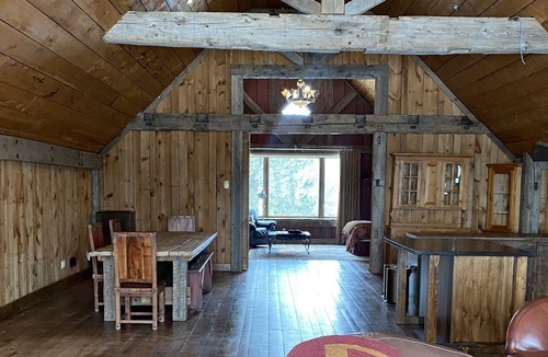 King House | Stunning Loft in the Heart of King Township