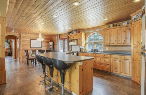 Central Alberta Cabin | Stunning Private Lakefront Lodge - Sleeps 16 - Check iGuide