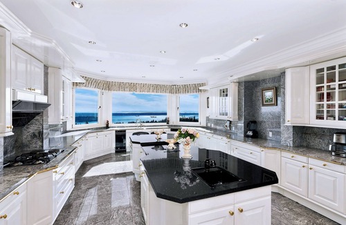 West Vancouver Villa | Stunning Seaview Mansion with Pool Hot tub Sauna