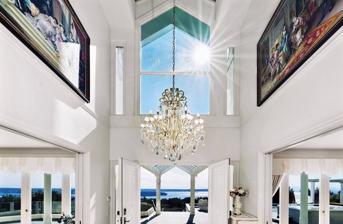 West Vancouver Villa | Stunning Seaview Mansion with Pool Hot tub Sauna