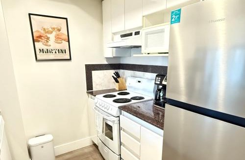 Downtown Vancouver Apartment | Stunning Skyline Views in a Cozy and Stylish Abode