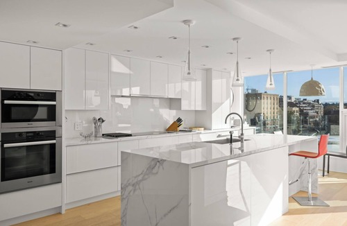 Inner Harbour Condo | Stunning Views At The Regent