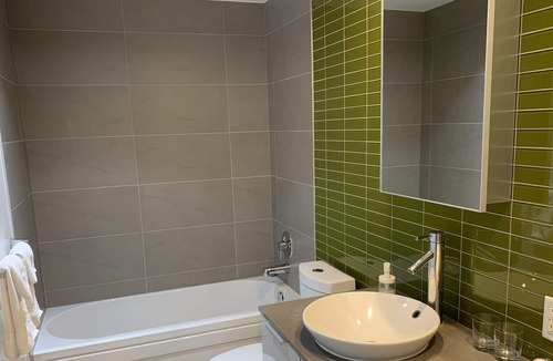 Gastown Apartment | Stunning Views, Gastown, 2bedrm 2bath, 1 Free Parking