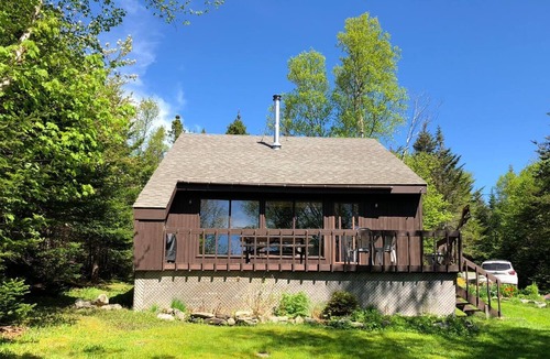 Tors Cove Cabin | Stunning Water View ✨ Alcove Chalet On A Pond