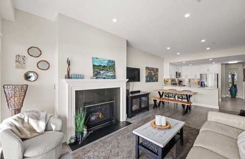 Metro Vancouver Regional District Apartment | Stunning waterfront property- wake up and fall asleep to the sound of the ocean