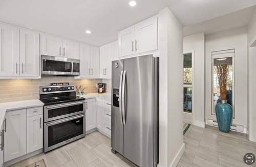 Metro Vancouver Regional District Apartment | Stunning waterfront property- wake up and fall asleep to the sound of the ocean