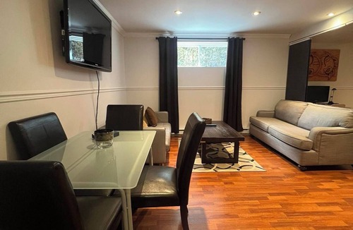 Mirabel Apartment | Style bachelor-sous-sol complet privé SDB, coin repas, Domaine Vert-Sud, Mirabel
