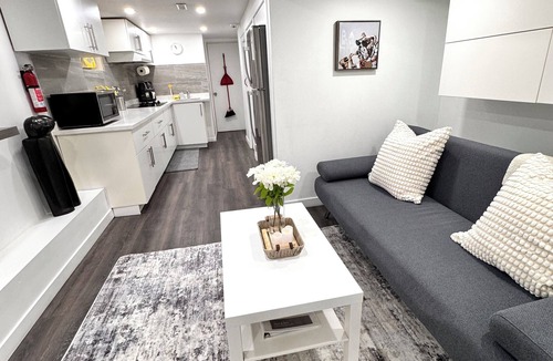 Runnymede Apartment | Stylish 1 Bedroom Apartment close to Bloor West Village