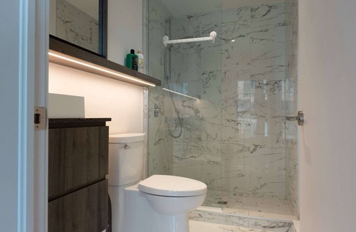 Pointe-Saint-Charles Condo | Stylish 1-bedroom condo located in vibrant Griffintown,