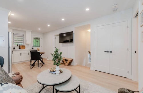 Kitchener House | Stylish 1BD Steps from Downtown