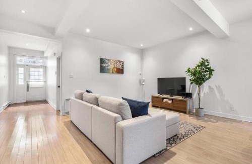 La Petite-Patrie Apartment | Stylish 1Bedroom/1Bathroom in Plateau Mont-Royal