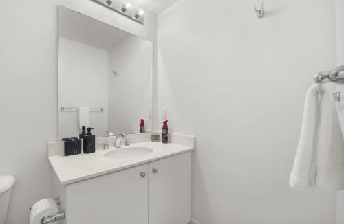 Rosemount House | Stylish 1BR Condo in Prime Location with Parking and Wi Fi