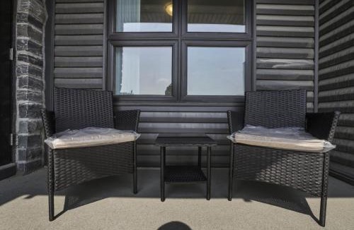 Rosemount House | Stylish 1BR Condo in Prime Location with Parking and Wi Fi
