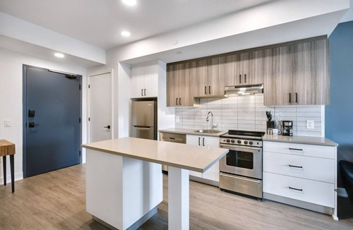 Centretown West Apartment | Stylish 1BR in Little Italy near Dows Lake