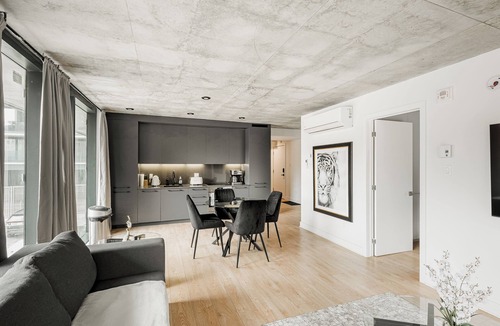 Pointe-Saint-Charles Condo | Stylish 2BR Apartment in Griffintown - Modern, Bright & Central