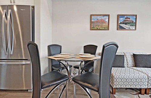 Fonthill Apartment | Stylish 2BR Suite on High Floor and Situated Close To Falls