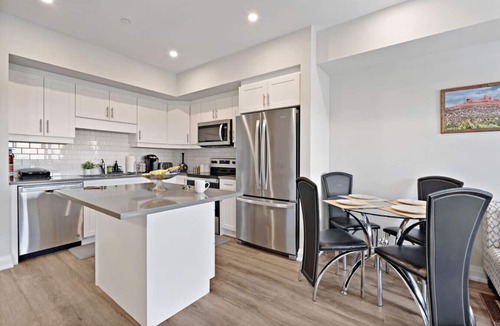 Fonthill Apartment | Stylish 2BR Suite on High Floor and Situated Close To Falls