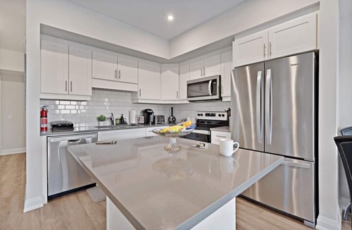 Fonthill Apartment | Stylish 2BR Suite on High Floor and Situated Close To Falls