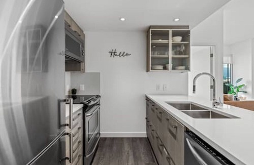 Downtown Eastside Apartment | Stylish 2BR with Panoramic City & Mountain Views!