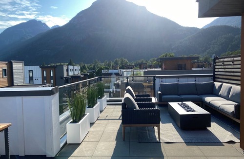 Squamish House | Stylish 3 bedroom townhome with rooftop patio