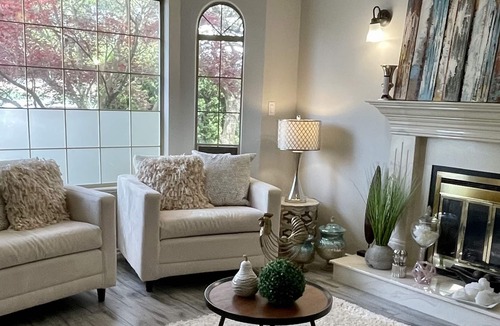 Renfrew-Collingwood House | Stylish 5-BedRoom Vacation Home