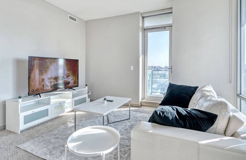 Mission District Apartment | Stylish Amazing View DT Free Parking+Hot Tub