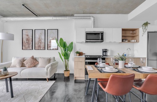 Connaught Condo | Stylish Beltline 1BR w/Parking