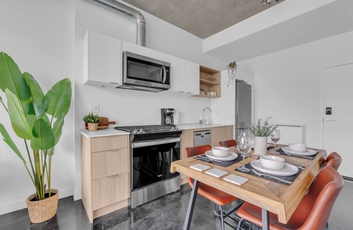 Connaught Condo | Stylish Beltline 1BR w/Parking
