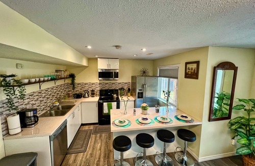 Mission House | Stylish, clean and adorable 2 bedroom suite!