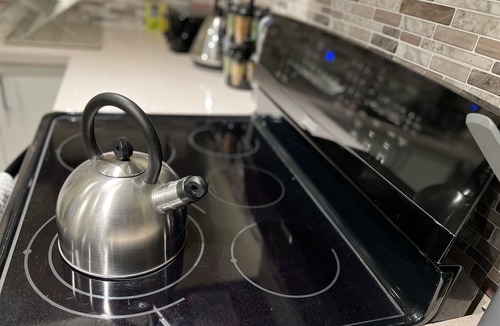 Mission House | Stylish, clean and adorable 2 bedroom suite!