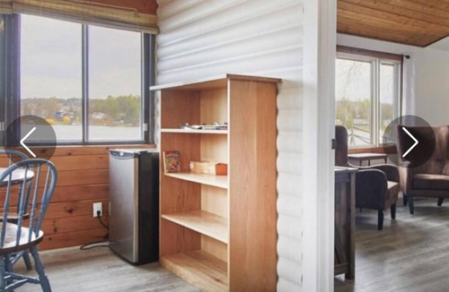 Selwyn Cottage | Stylish cottage getaway with stunning water views!
