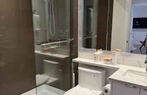 Riley Park-Little Mountain House | Stylish cozy suite in Riley Park