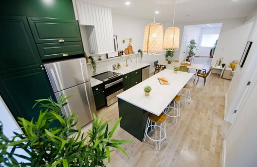 Sainte-Marie Apartment | Stylish Designer Apartment Steps from the Métro