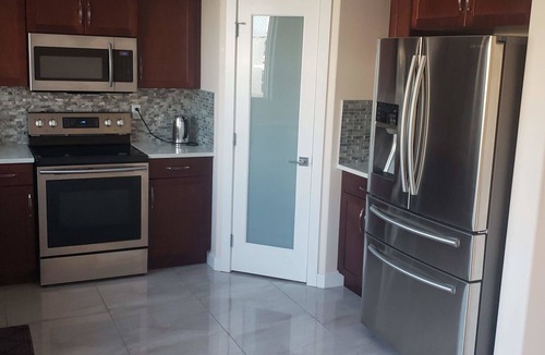 Timberlea Apartment | Stylish Heritage 5 BR House Ideal For Long Stays - With Jacuzzi
