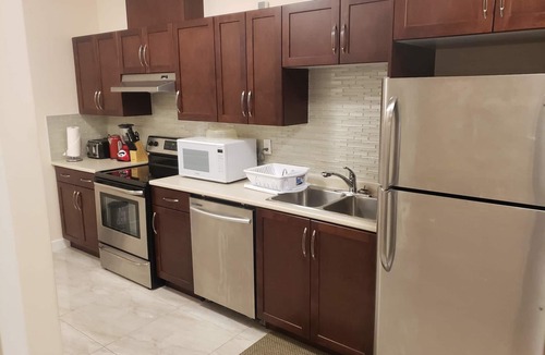 Timberlea Apartment | Stylish Heritage 5 BR House Ideal For Long Stays - With Jacuzzi