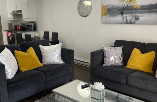 Aylmer Apartment | Stylish Luxe Space w Free Parkx
