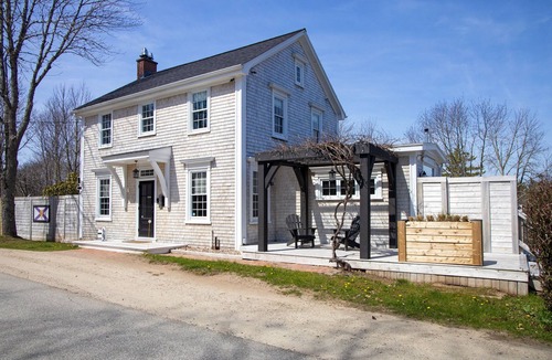 Mahone Bay House | Stylish Modern Home W/Hot Tub, Pool and Privacy!