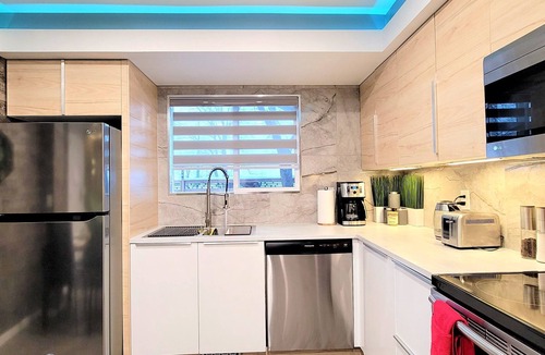 Winnipeg House | Stylish Modern & Unique Property: A Chic Haven for Discerning Guests
