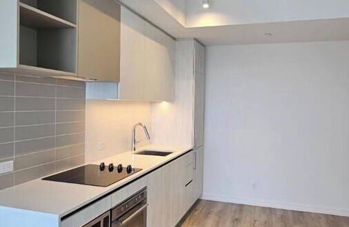 Vaughan Condo | Stylish New Condo up to 4 People
